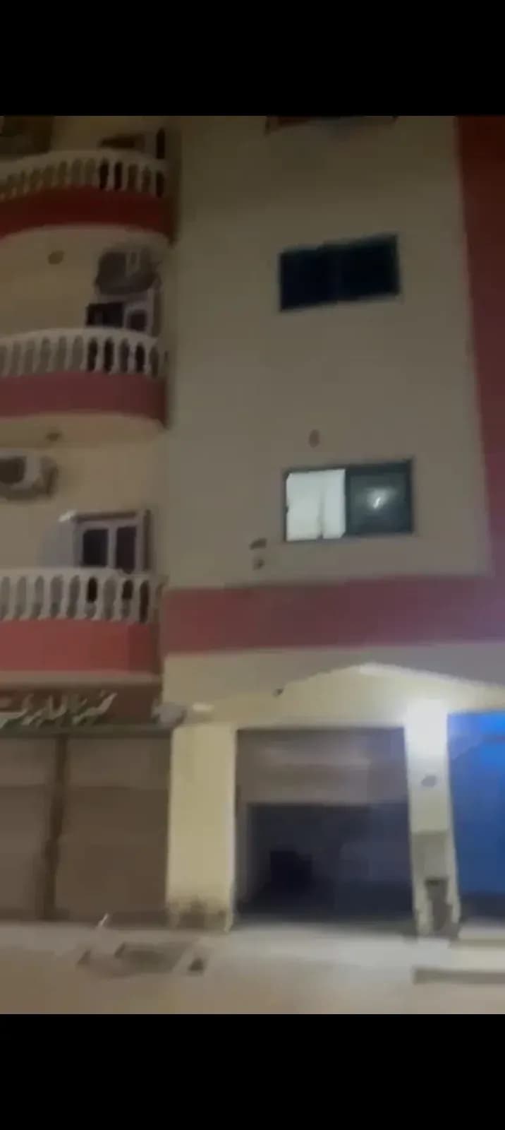 شيري بجوار كشري الاسكندراني